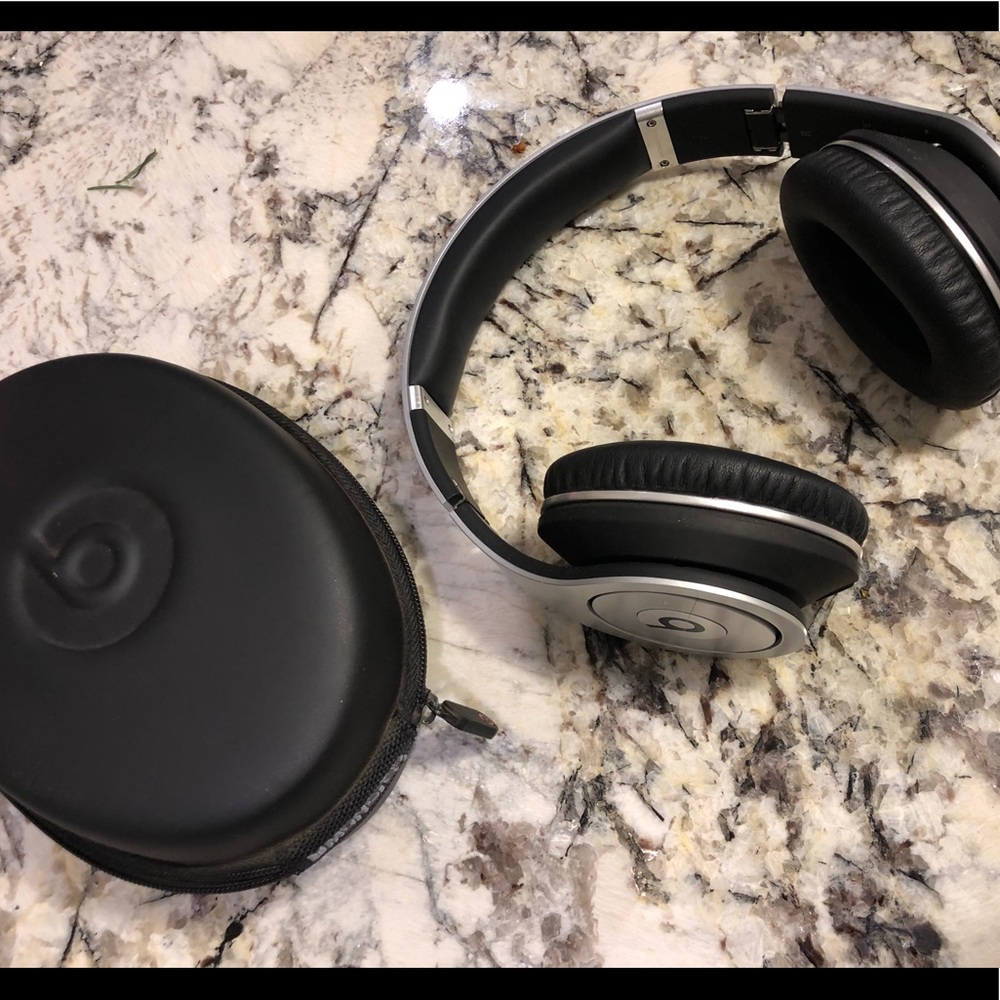 Beats by Dre . MONSTER Studio addition